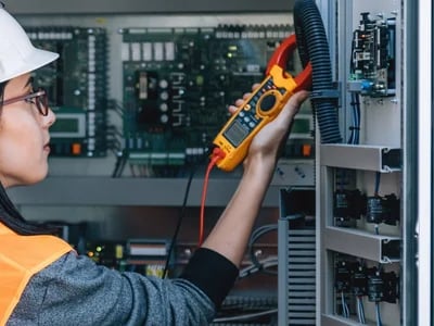 DGUV V3 Prüfung: Warum sie für Unternehmen unverzichtbar ist