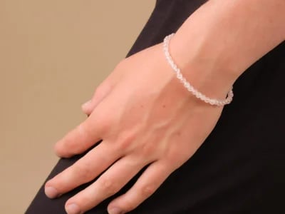 Rosenquarz Armband als Geschenk der Liebe – CrystalScents Kollektion