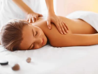 Er leben Sie eine Massage mit Happy End für maximale Entspannung